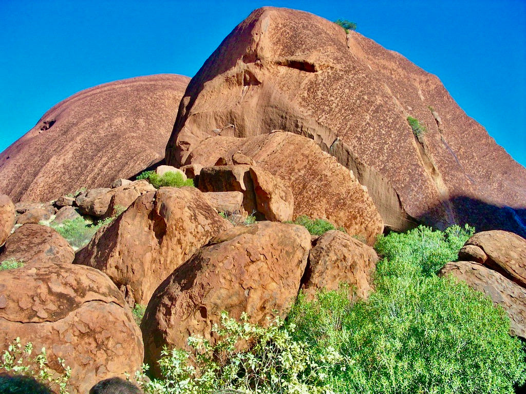 Territorio desertico del centro Australia . Abitato dagli Aborigeni .